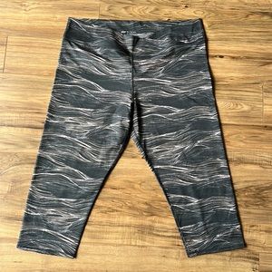 NWOT aerie chill play move crop leggings